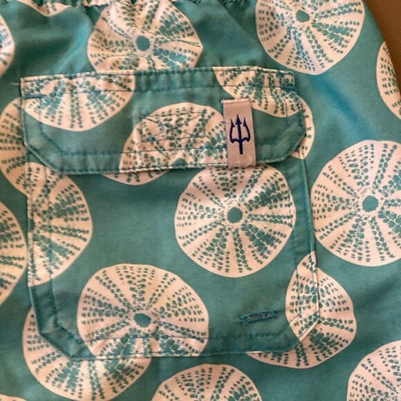 Strong Boat Classic Boys Swim Trunks in White/Aqua Sand Dollar Print. Size 12. - Picture 3 of 9